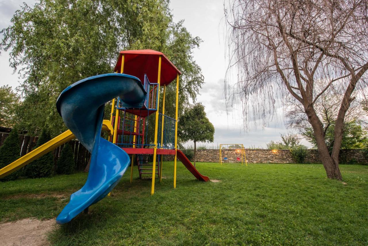 Konak Nestor Bungalows Скопье Экстерьер фото